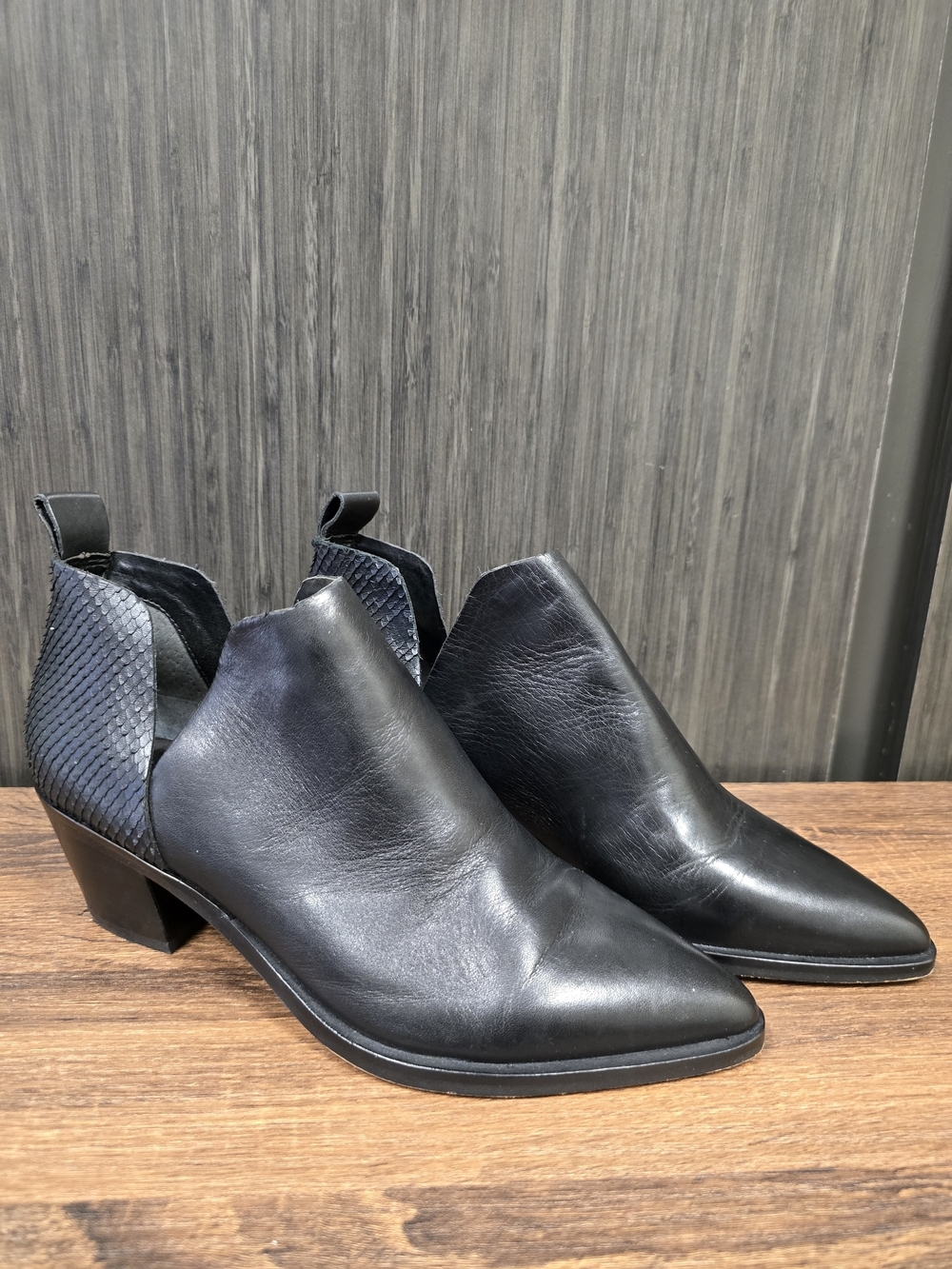 Dolce Vita Black Leather Ankle Booties Pointed Toe Snakeskin Heel Women's Size 7